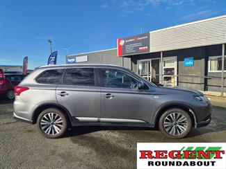 2021 Mitsubishi Outlander - Thumbnail