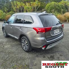 2021 Mitsubishi Outlander - Thumbnail