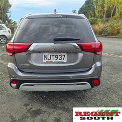 2021 Mitsubishi Outlander - Thumbnail