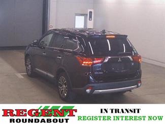 2015 Mitsubishi Outlander - Thumbnail