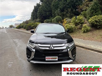 2015 Mitsubishi Outlander - Thumbnail