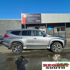 2016 Mitsubishi Pajero Sport - Thumbnail
