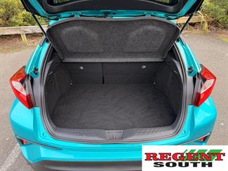 2017 Toyota C-HR - Thumbnail