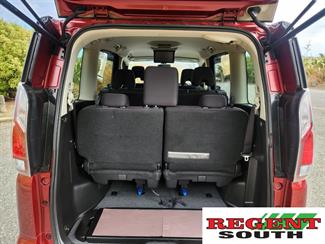 2016 Nissan Serena - Thumbnail