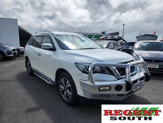 2017 Nissan Pathfinder - Thumbnail