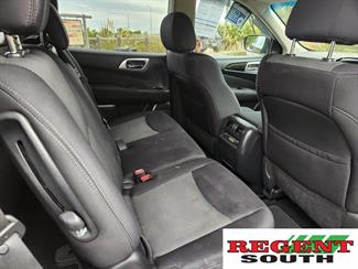 2017 Nissan Pathfinder - Thumbnail