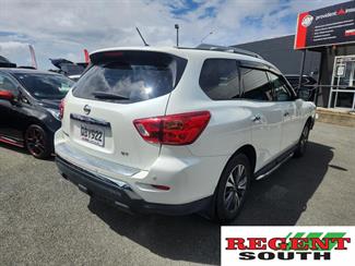 2017 Nissan Pathfinder - Thumbnail