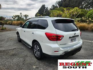 2017 Nissan Pathfinder - Thumbnail