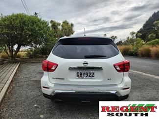 2017 Nissan Pathfinder - Thumbnail