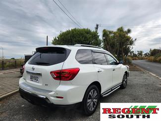 2017 Nissan Pathfinder - Thumbnail