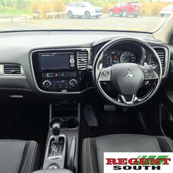 2017 Mitsubishi Outlander - Thumbnail