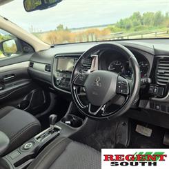 2017 Mitsubishi Outlander - Thumbnail