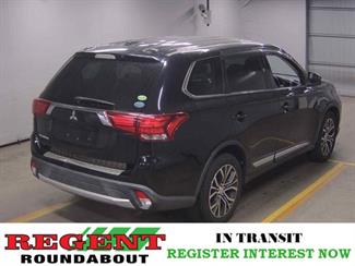 2017 Mitsubishi Outlander - Thumbnail
