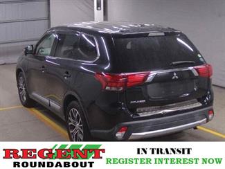 2017 Mitsubishi Outlander - Thumbnail