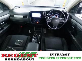 2017 Mitsubishi Outlander - Thumbnail