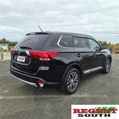 2017 Mitsubishi Outlander - Thumbnail