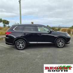 2017 Mitsubishi Outlander - Thumbnail