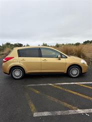 2011 Nissan Tiida - Thumbnail