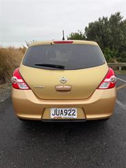2011 Nissan Tiida - Thumbnail