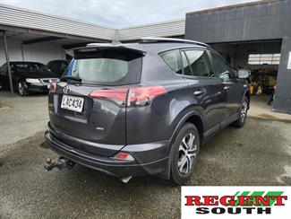 2017 Toyota Rav4 - Thumbnail