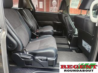 2015 Toyota Estima - Thumbnail