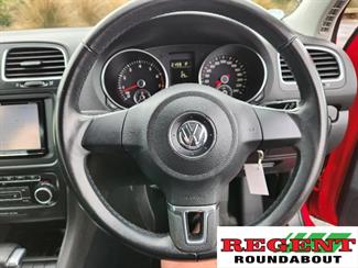 2011 Volkswagen Golf - Thumbnail