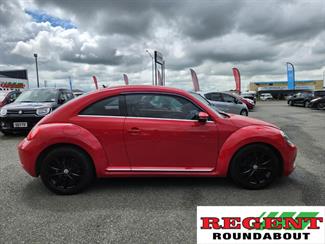 2012 Volkswagen Beetle - Thumbnail