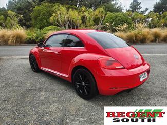 2012 Volkswagen Beetle - Thumbnail
