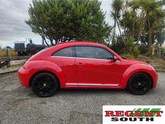 2012 Volkswagen Beetle - Thumbnail
