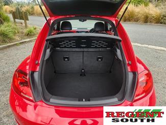 2012 Volkswagen Beetle - Thumbnail