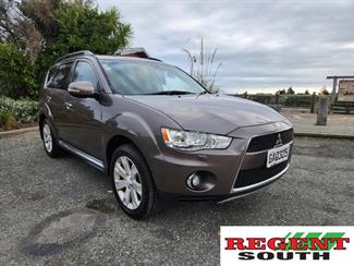 2011 Mitsubishi Outlander - Thumbnail