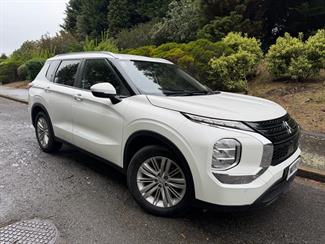 2022 Mitsubishi Outlander - Thumbnail