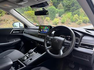 2022 Mitsubishi Outlander - Thumbnail