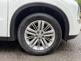 2022 Mitsubishi Outlander - Thumbnail