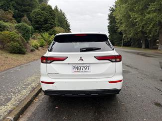 2022 Mitsubishi Outlander - Thumbnail