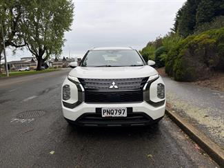 2022 Mitsubishi Outlander - Thumbnail
