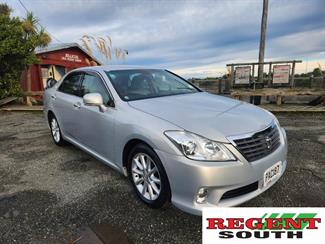 2010 Toyota Crown - Thumbnail