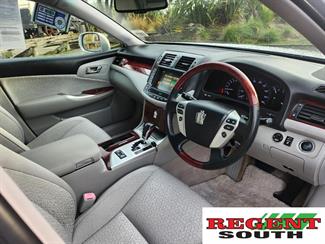 2010 Toyota Crown - Thumbnail