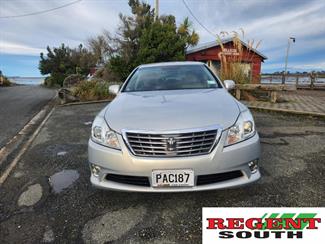 2010 Toyota Crown - Thumbnail