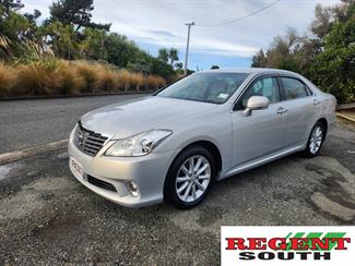 2010 Toyota Crown - Thumbnail