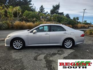 2010 Toyota Crown - Thumbnail