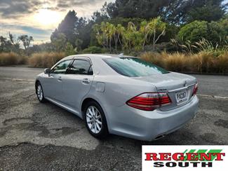2010 Toyota Crown - Thumbnail