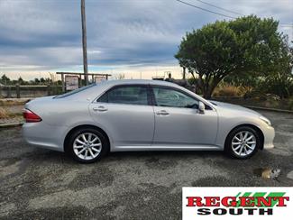 2010 Toyota Crown - Thumbnail