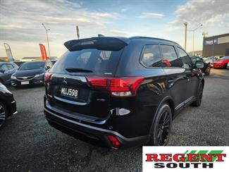 2020 Mitsubishi Outlander - Thumbnail
